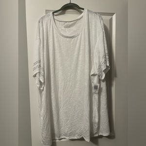 NWT TORRID WHITE SCOOP TEE 5X WITH GLAM DETAILS